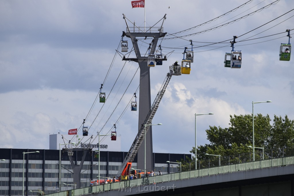 Koelner Seilbahn Gondel blieb haengen Koeln Linksrheinisch P093.JPG - Miklos Laubert